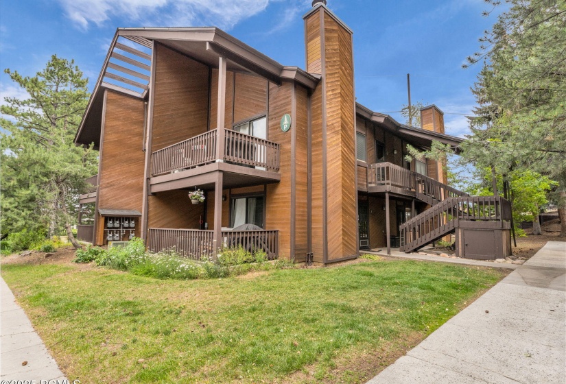 1-web-or-mls-2025-canyons-resort-dr-p4