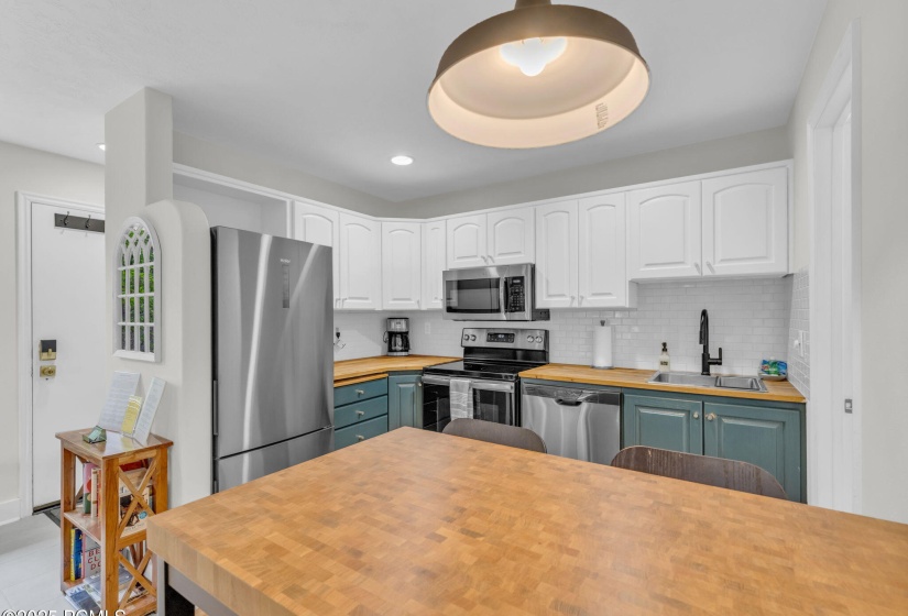 11-web-or-mls-2025-canyons-resort-dr-p4