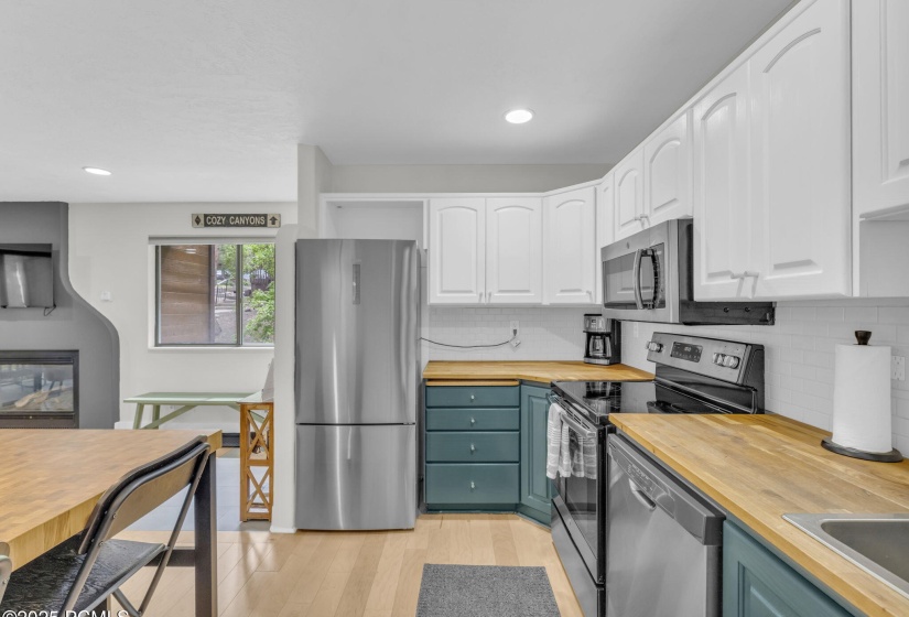 12-web-or-mls-2025-canyons-resort-dr-p4