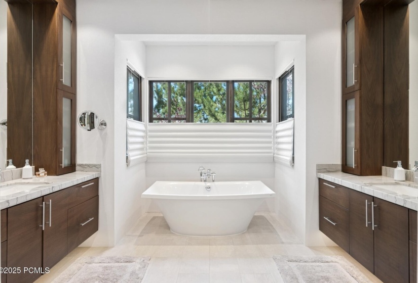 110_Bathroom_1800x1200_4262243