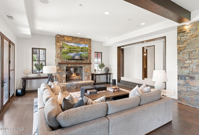 114_Living-Area_1800x1200_4262192
