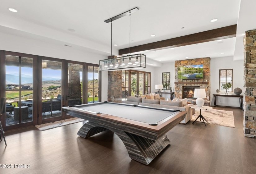 119_Billiard-Area_1800x1200_4262193