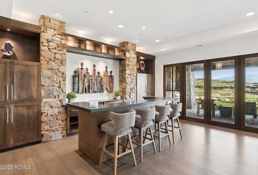 102_Kitchen-Dining_1800x1200_4262196