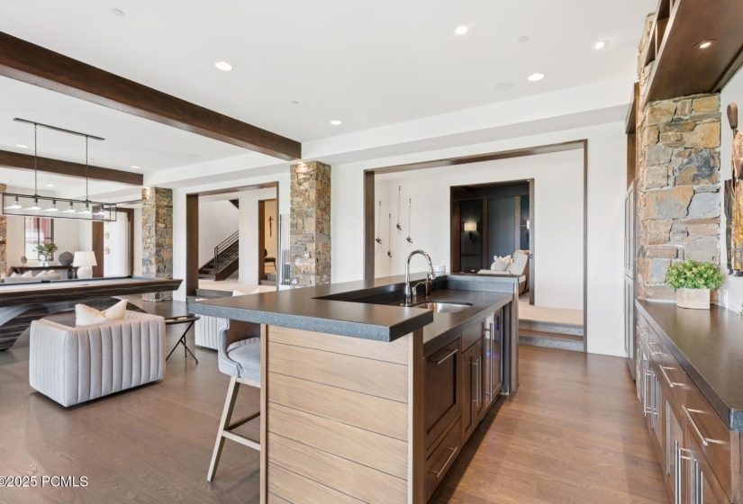 89_Kitchen-Dining_1800x1200_4262197