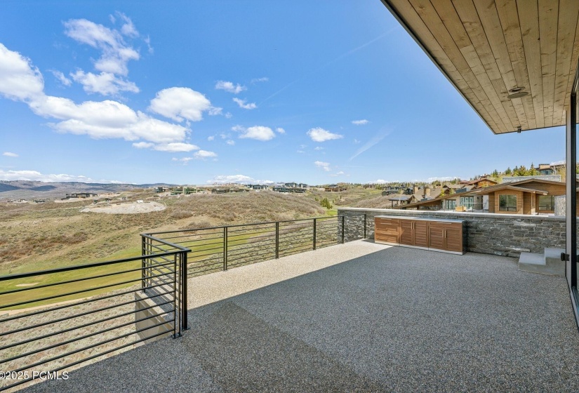 22_Deck-Area_1800x1200_4223862