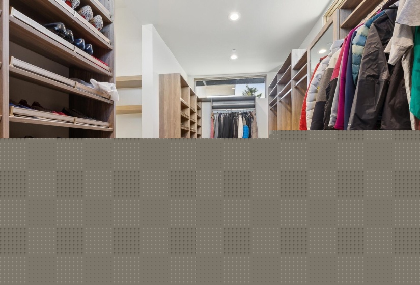 33_Walk-In-Closet_1800x1200_4223792