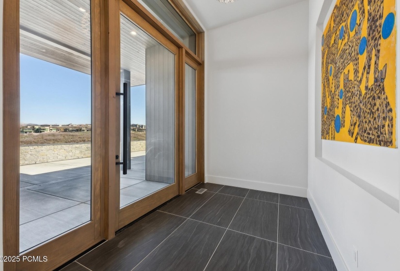 6_Entryway_1800x1200_4223779