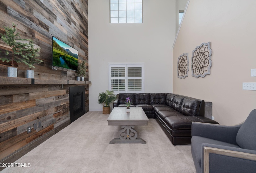 8-Summit Media_1144 455 W