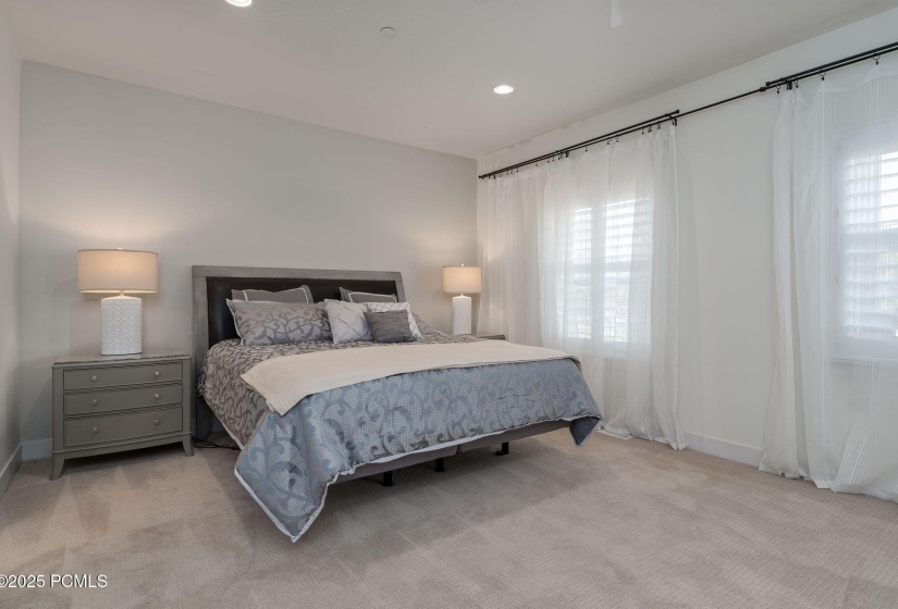 19-Summit Media_1144 455 W