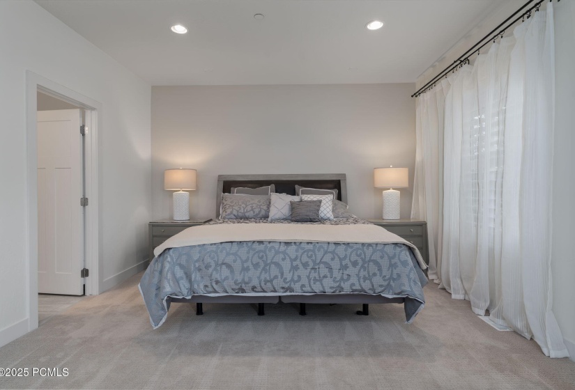 20-Summit Media_1144 455 W