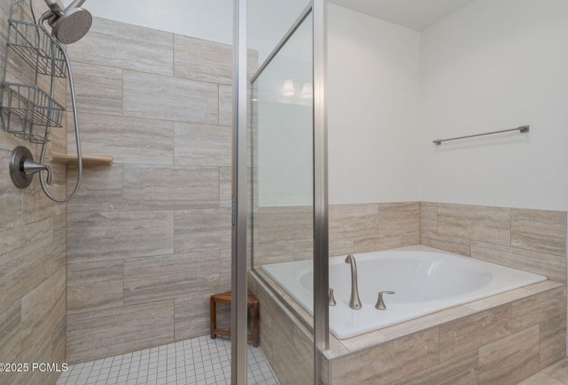 23-Summit Media_1144 455 W