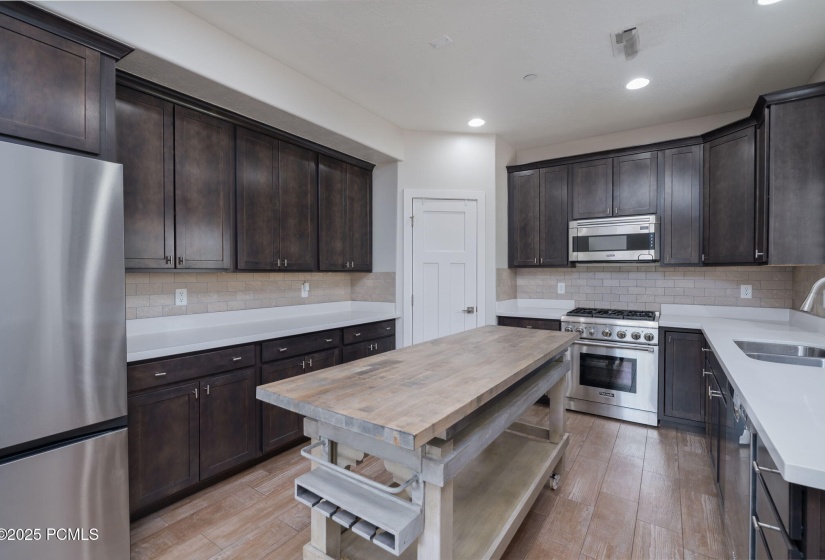 4-Summit Media_1144 455 W
