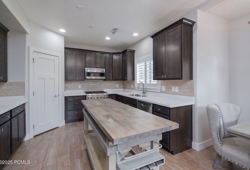 2-Summit Media_1144 455 W