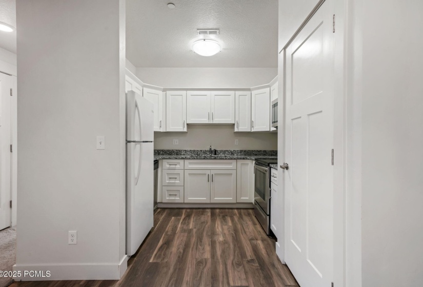 6-web-or-mls-1039 500 E H202-7