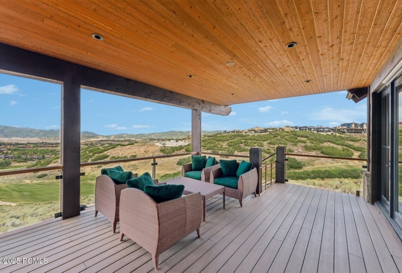 16_Deck-Area_1800x1200_4268020