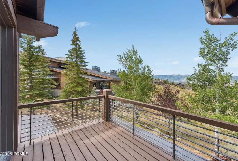 28_Deck-Area_1800x1200_4267977