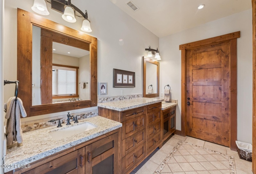 31_Bathroom_1800x1200_4267979
