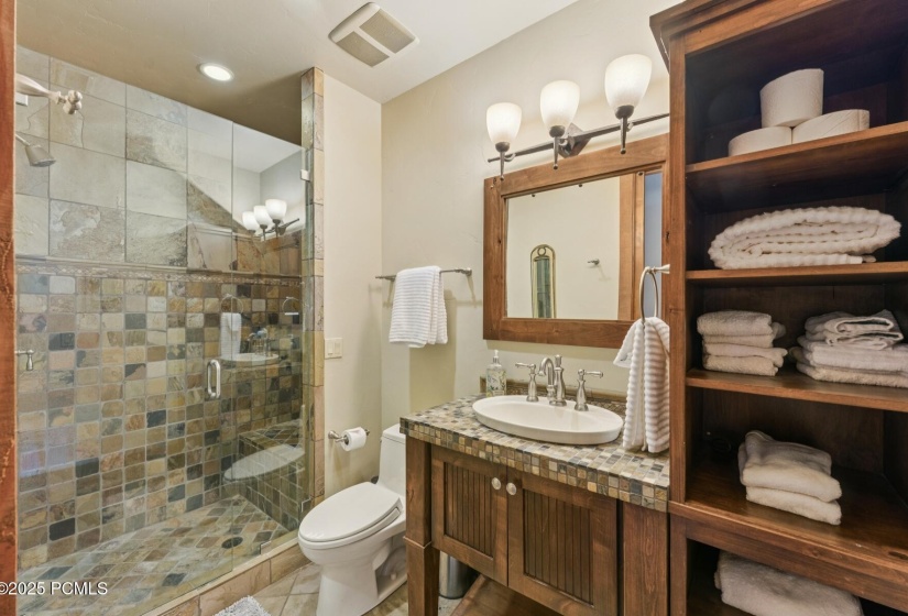 35_Bathroom_1800x1200_4267971