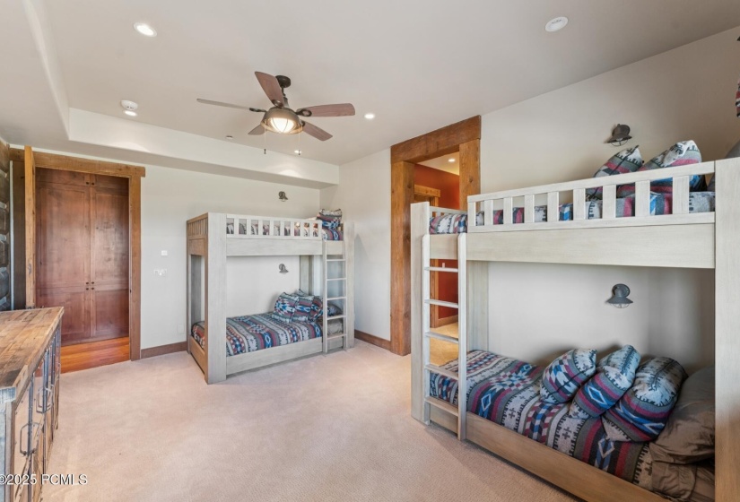 52_Bedroom_1800x1200_4268005