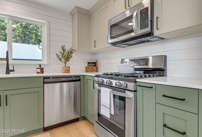 575 Upper Evergreen Dr-15
