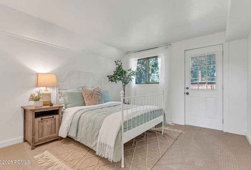 575 Upper Evergreen Dr-32