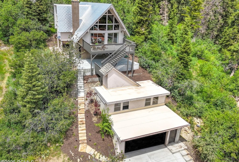 575 Upper Evergreen Dr-garage