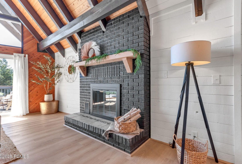 575 Upper Evergreen Dr-9