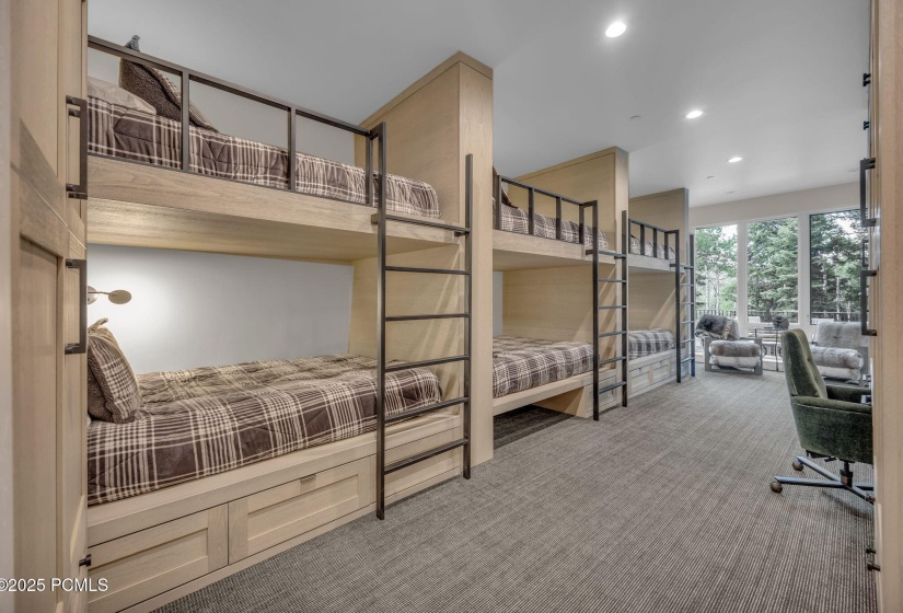 25-web-or-mls-22-white-pne-cyn-rd