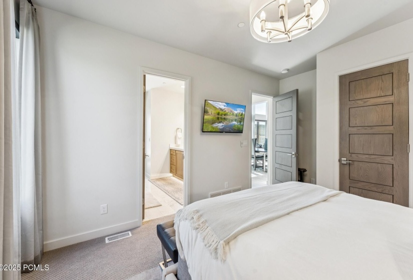 25_Bedroom_1800x1200_4265907