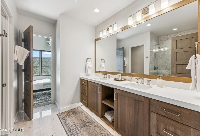26_Bathroom_1800x1200_4265908