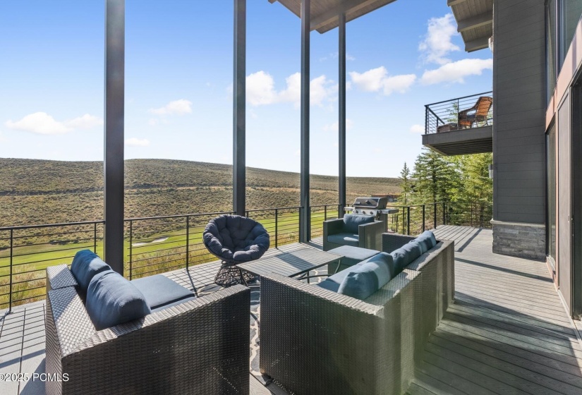 36_Deck-Area_1800x1200_4265893