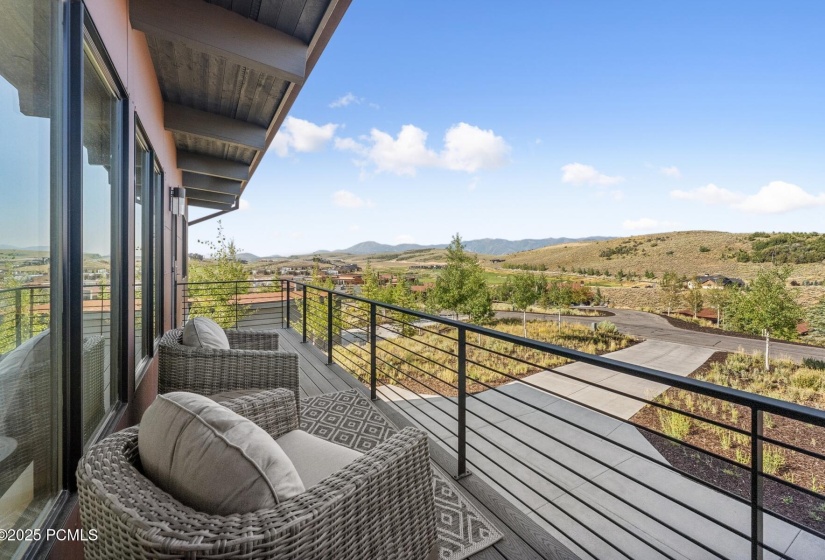 44_Deck-Area_1800x1200_4265942