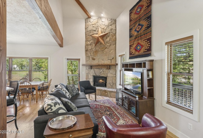 10_Living-Room_1800x1200_4269386