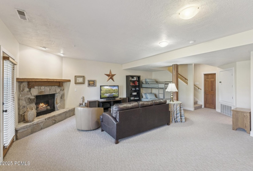 13_Living-Room_1800x1200_4269396