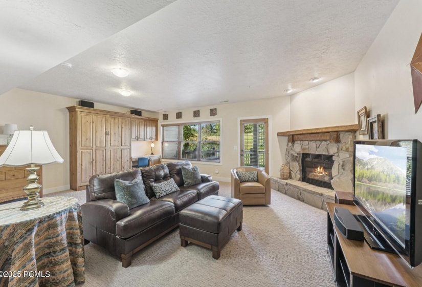 14_Living-Room_1800x1200_4269397