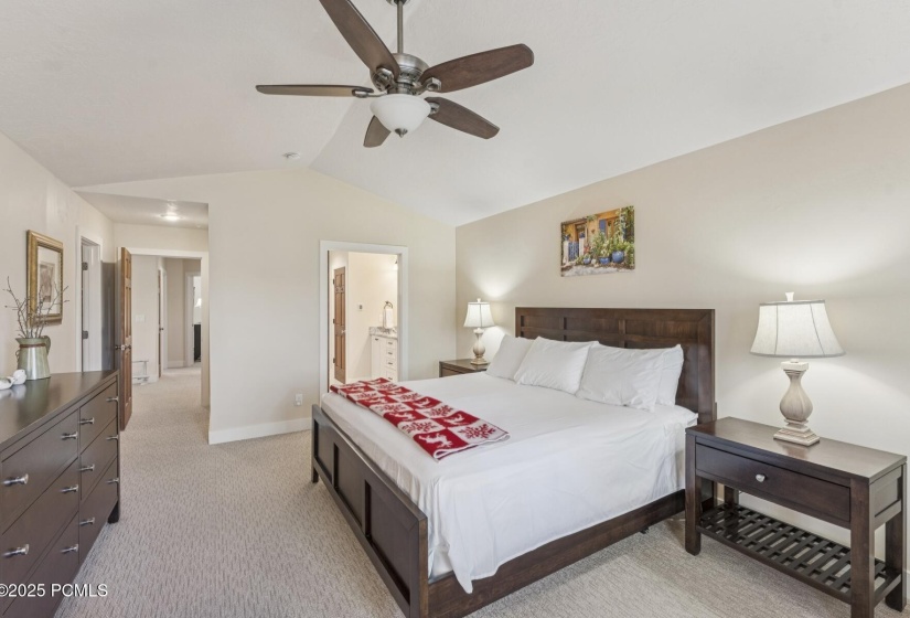 23_Bedroom_1800x1200_4269413