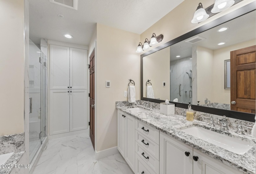 25_Bathroom_1800x1200_4269415