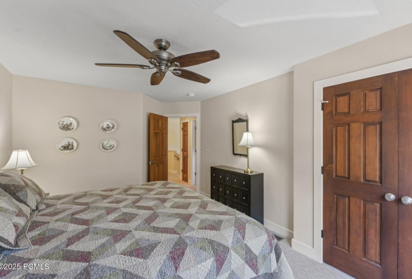 28_Bedroom_1800x1200_4269410