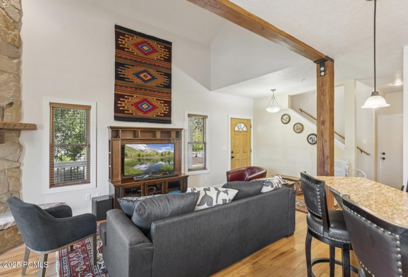 8_Living-Room_1800x1200_4269385