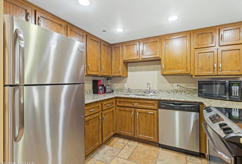 02-1485 Empire Ave #218 -2