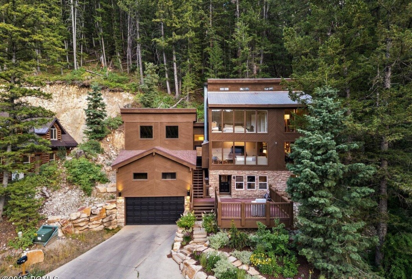 50 485 Upper Evergreen Exteriors-18