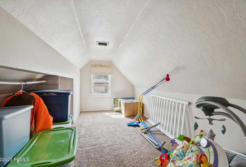 16_second-loft-area_1800x1200_4270453