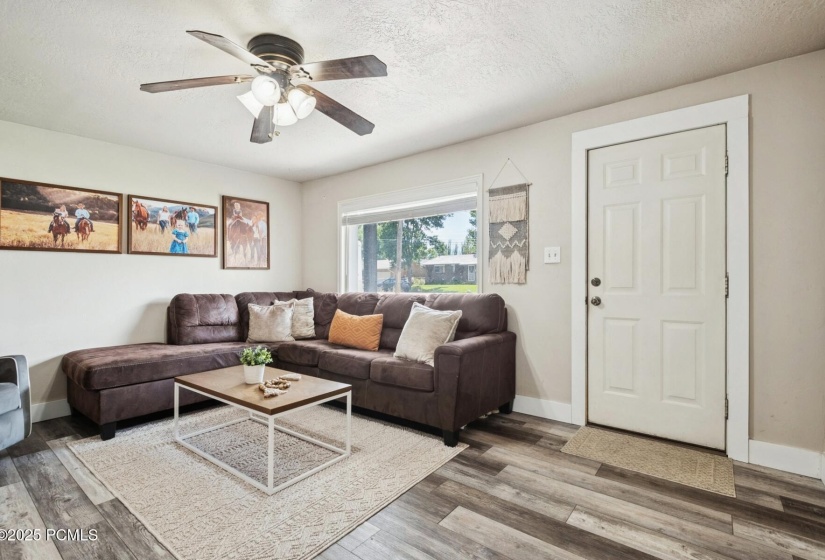 3_Livingroom_1800x1200_4270462