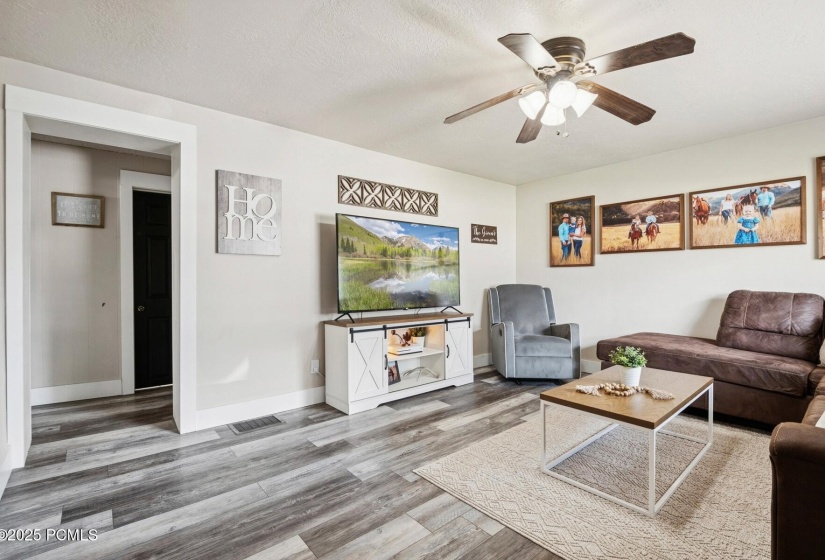 4_Livingroom_1800x1200_4270460