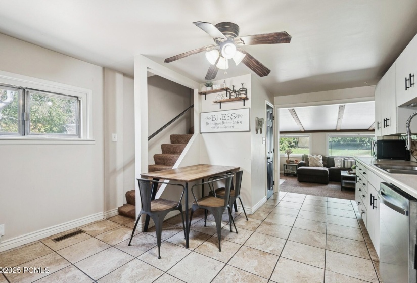 6_Kitchen-Dining_1800x1200_4270465