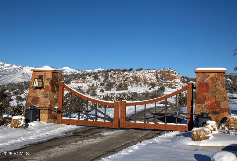 043_redledges05w_160
