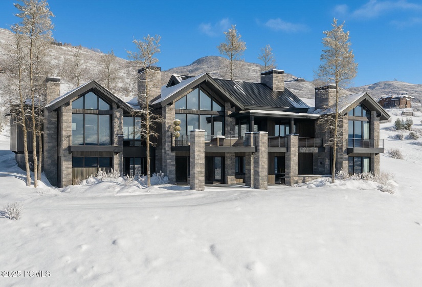 001_winter_rear_velvaer_le_upscale_balan