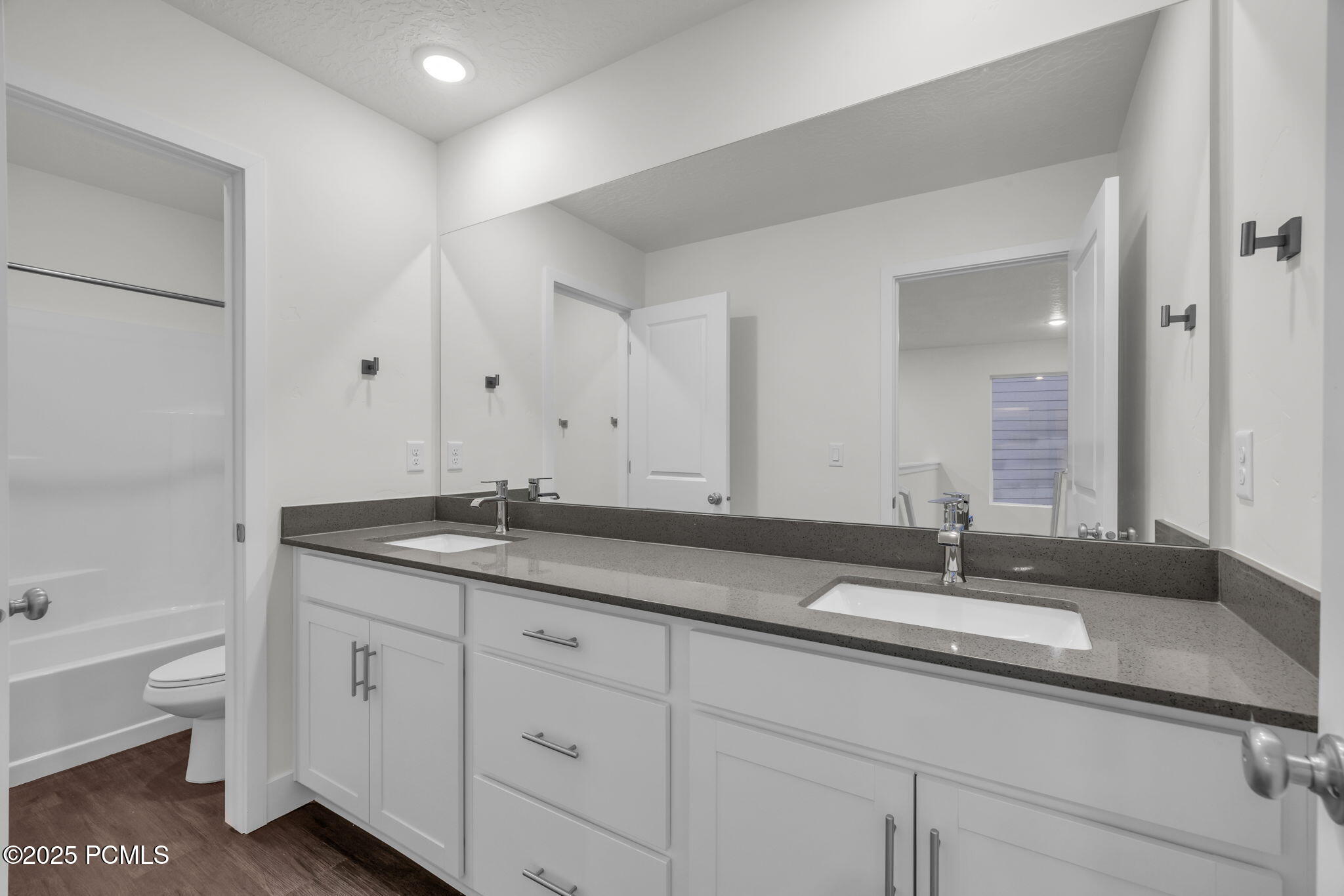 13-web-or-mls-1221-redbud-dr