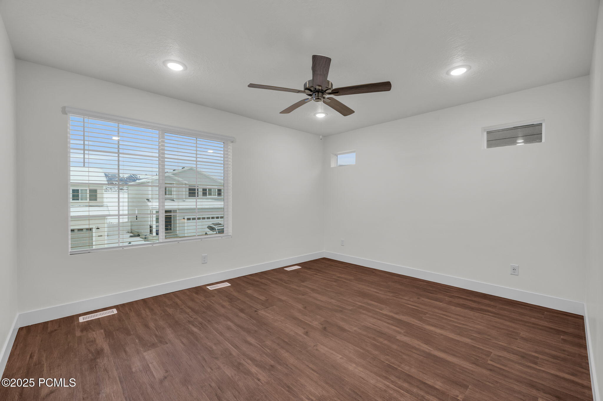 15-web-or-mls-1221-redbud-dr