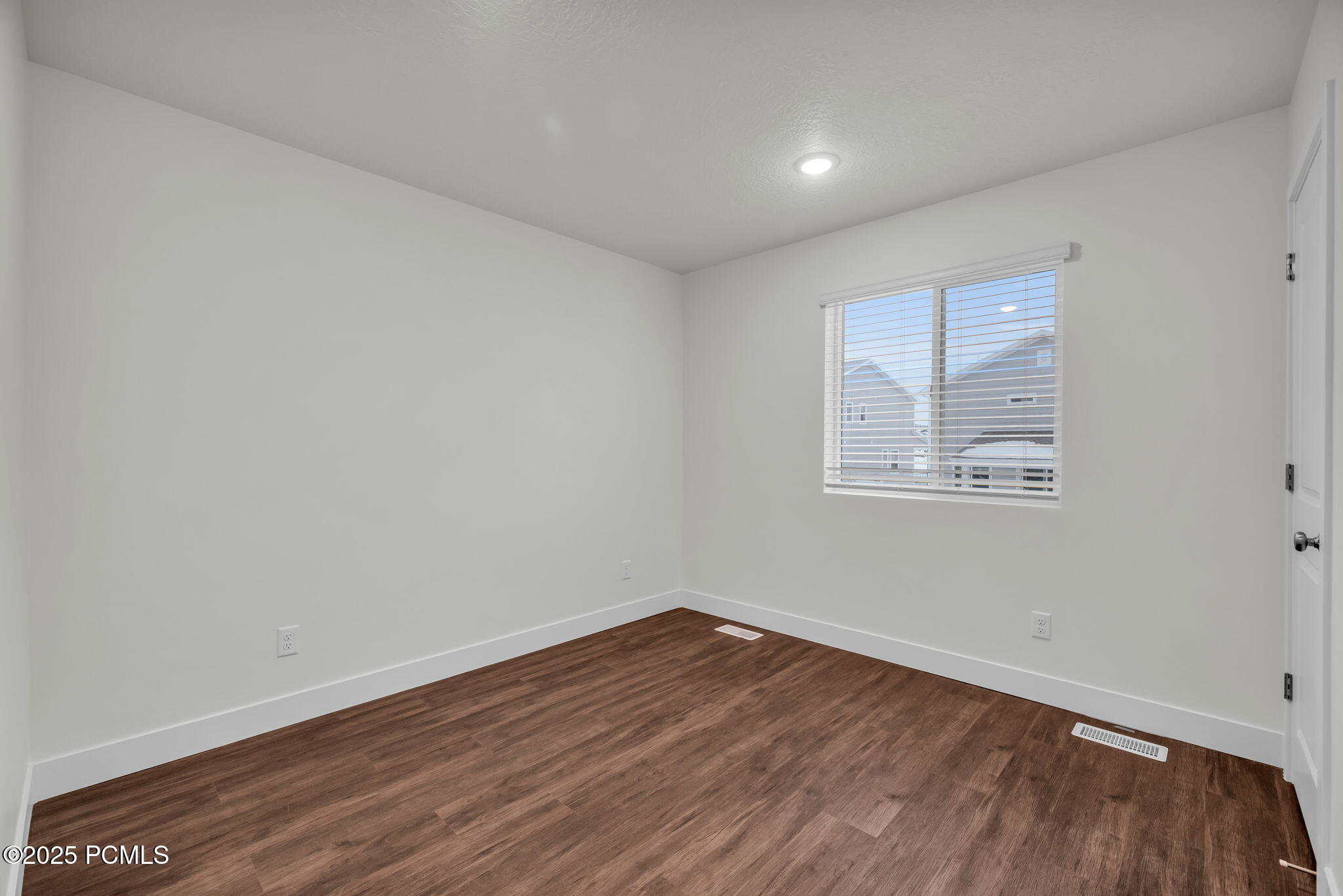 16-web-or-mls-1221-redbud-dr